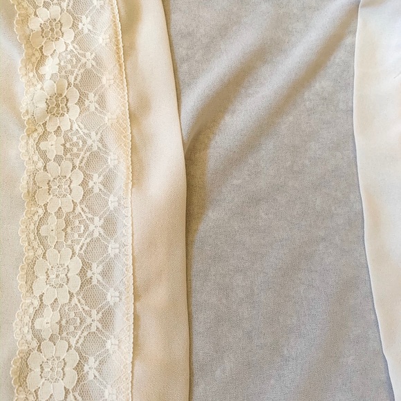 Lightweight Flowy Cream Kimono with Lace Detail - Picture 2 of 2